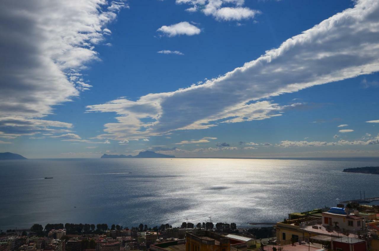 Appartamento Panoramico "Il Glicine" نابولي المظهر الخارجي الصورة
