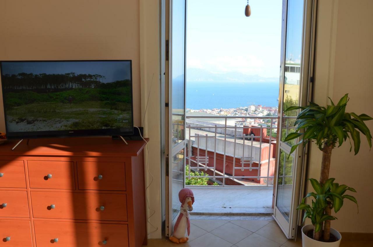 Appartamento Panoramico "Il Glicine" نابولي المظهر الخارجي الصورة