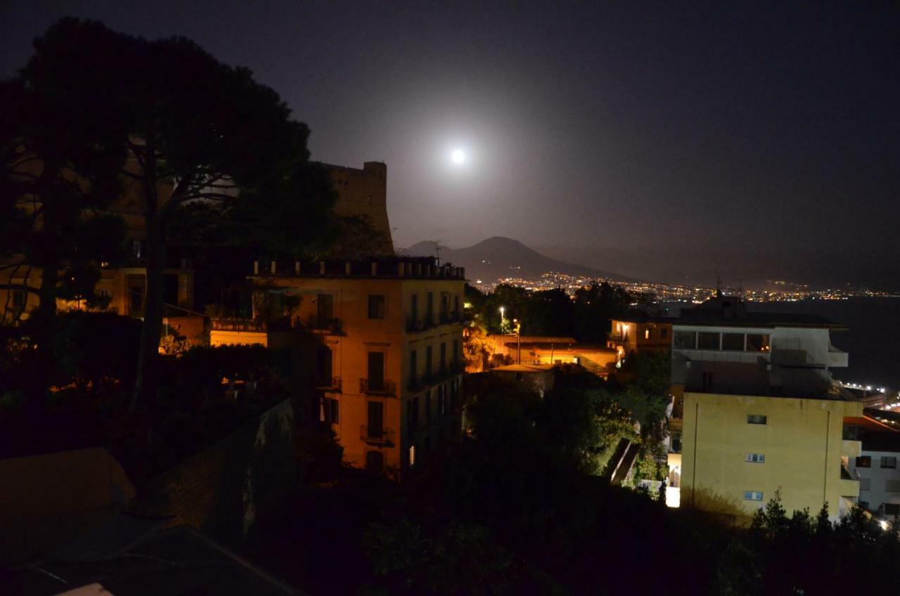 Appartamento Panoramico "Il Glicine" نابولي المظهر الخارجي الصورة