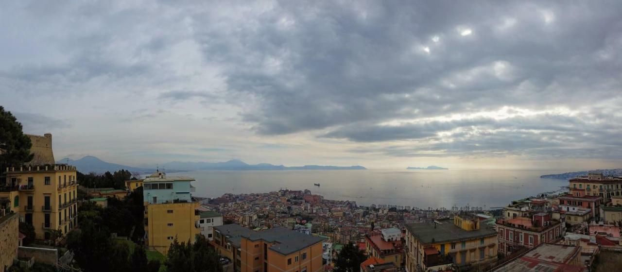 Appartamento Panoramico "Il Glicine" نابولي المظهر الخارجي الصورة