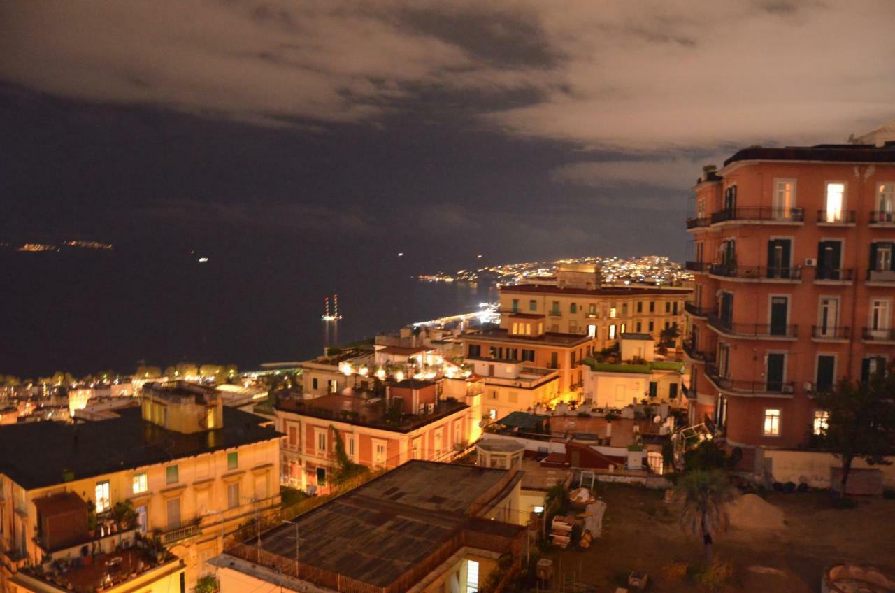 Appartamento Panoramico "Il Glicine" نابولي المظهر الخارجي الصورة